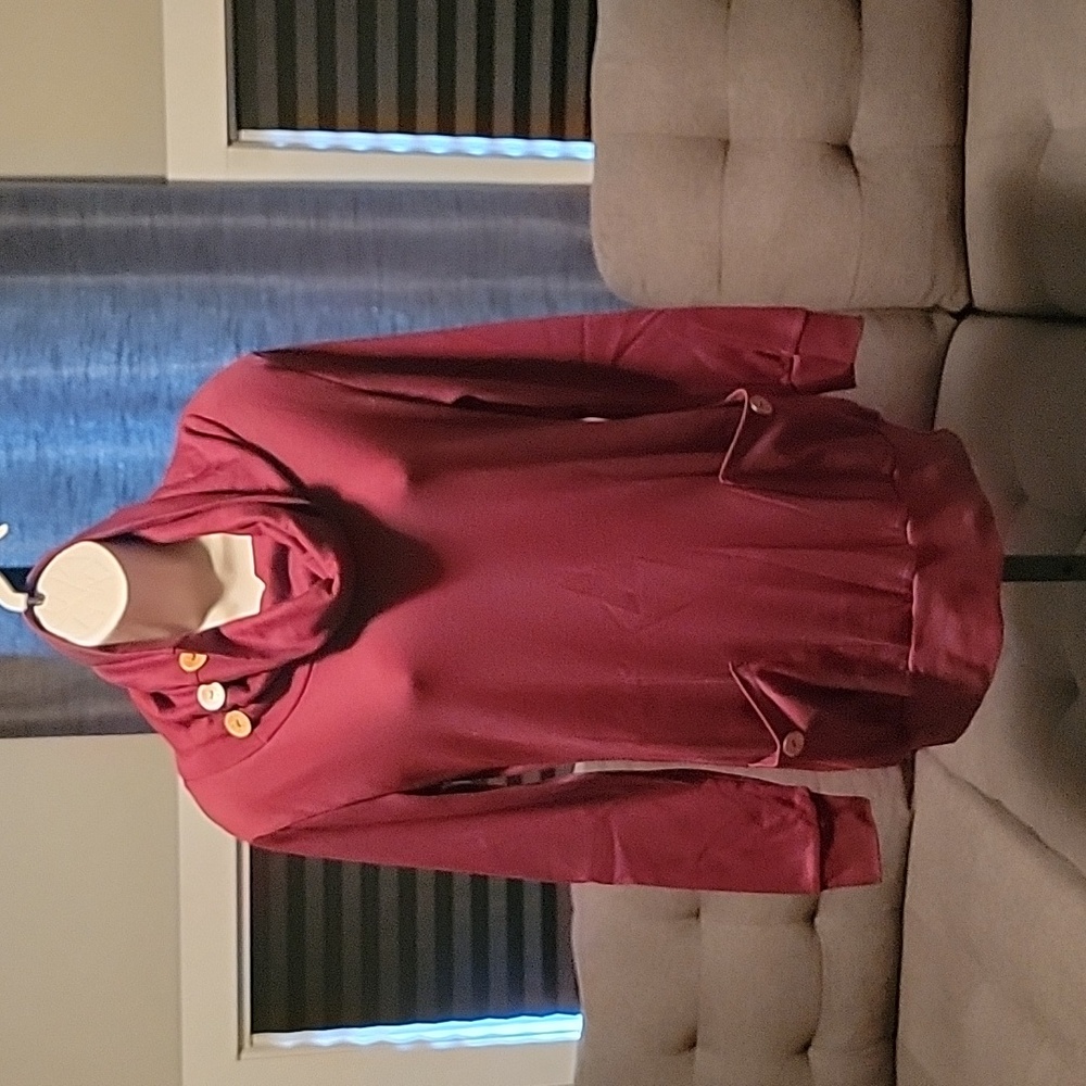Levaca turtleneck tunic sweater W/botton detail burgundy Sz S